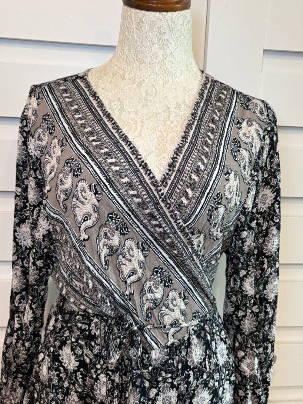Lucky Brand Black White Paisley Floral Boho Festival Beth Dutton Wrap Midi Dress - Picture 7 of 14